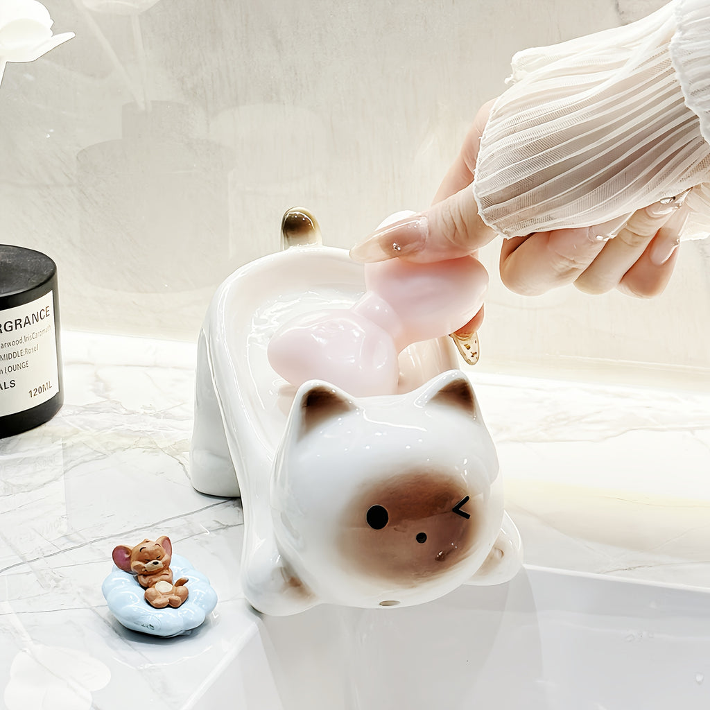A Charming Ceramic Cat Soap Dish That Features Drainage Without The Need for Drilling. It Can Also Serve As a Decorative Piece, Preventing Water Accumulation, Making It Suitable for Home Bathrooms, Hotel Vanities, And Kitchen Sinks