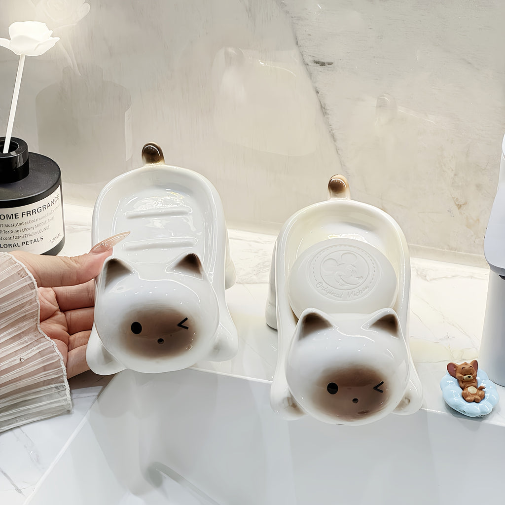 A Charming Ceramic Cat Soap Dish That Features Drainage Without The Need for Drilling. It Can Also Serve As a Decorative Piece, Preventing Water Accumulation, Making It Suitable for Home Bathrooms, Hotel Vanities, And Kitchen Sinks